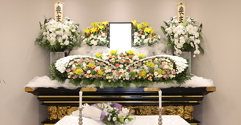ご葬儀の⽣花を10％割引でご紹介！